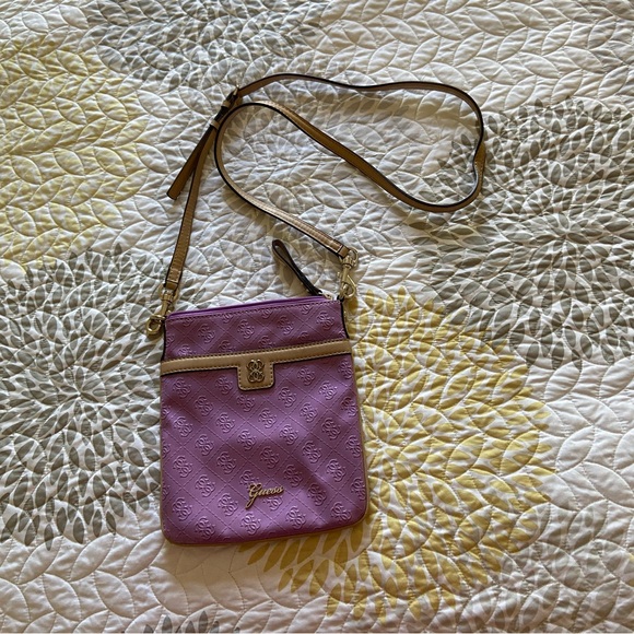 Guess Lilac w/Tan trim and strap Crossbody Bag - Like NEW - Picture 3 of 10